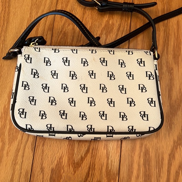 Dooney and Bourke purse - Picture 2 of 3
